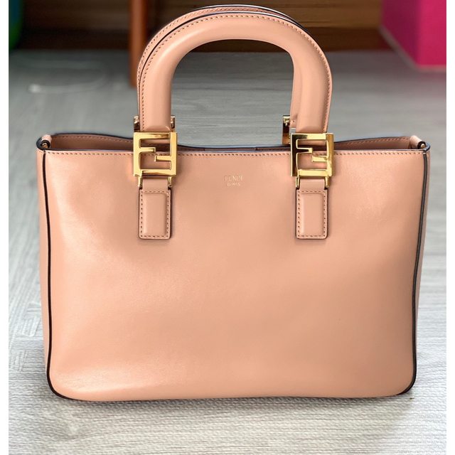 FENDI - FENDI カーフレザー 2WAY ピンクベージュ ハンドバッグ FENDI - FENDI カーフレザー 2WAY ピンクベージュ ハンドバッグ