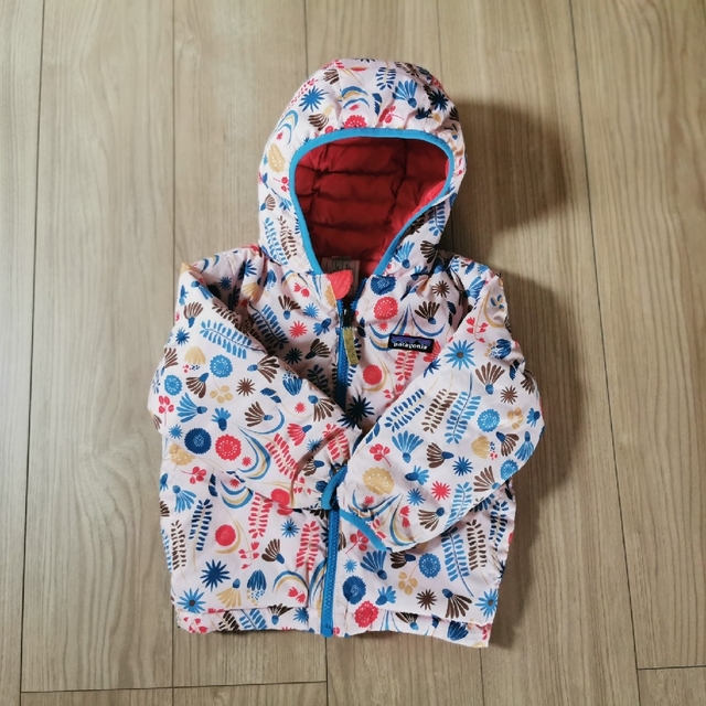 patagonia(パタゴニア)のPATAGONIA(Baby&Kids)/パタゴニア　リバーシブル　ダウン キッズ/ベビー/マタニティのキッズ/ベビー/マタニティ その他(その他)の商品写真