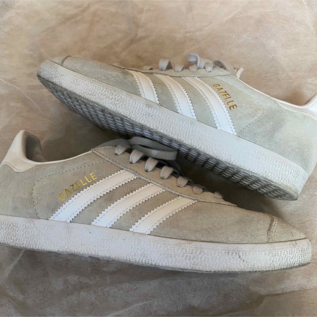 adidas(アディダス)のadidas Originals  ＧＡＺＥＬＬＥ　スニーカー レディースの靴/シューズ(スニーカー)の商品写真