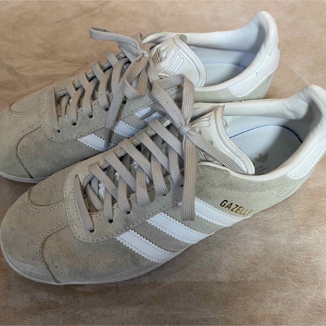 adidas(アディダス)のadidas Originals  ＧＡＺＥＬＬＥ　スニーカー レディースの靴/シューズ(スニーカー)の商品写真