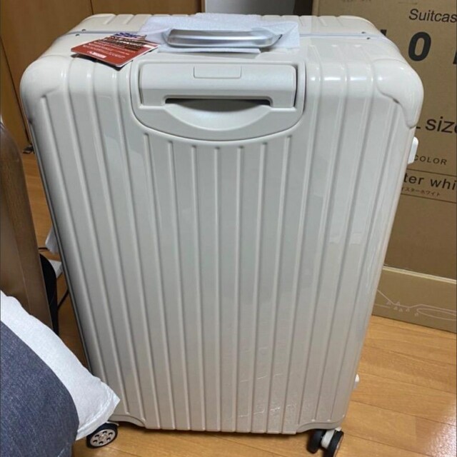 スーツケース　中型　アルミフレーム　M ホワイト　白　鏡面　おしゃれ 8輪 レディースのバッグ(スーツケース/キャリーバッグ)の商品写真