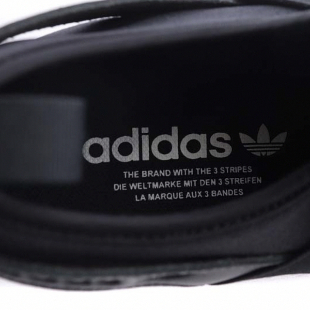 adidas(アディダス)の値下げ　アディダスSS Slip On スニーカー　25.5cm 黒白 メンズの靴/シューズ(スリッポン/モカシン)の商品写真
