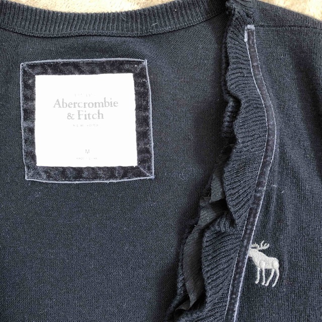 Abercrombie&Fitch(アバクロンビーアンドフィッチ)のアバクロ　カーディガン　薄手ニット　紺　ネイビー　Mサイズ　ふりふり　フリル　 レディースのトップス(カーディガン)の商品写真