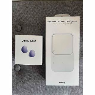 ギャラクシー(Galaxy)のGalaxy Buds2 とWireless Charger Duo セット(ヘッドフォン/イヤフォン)