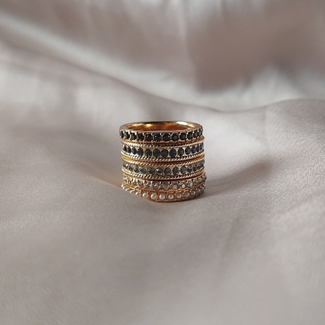 h08 SWAROVSKI graphite gold ring レディースのアクセサリー(リング(指輪))の商品写真