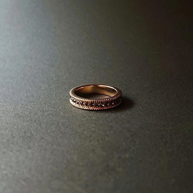 h08 SWAROVSKI graphite gold ring レディースのアクセサリー(リング(指輪))の商品写真