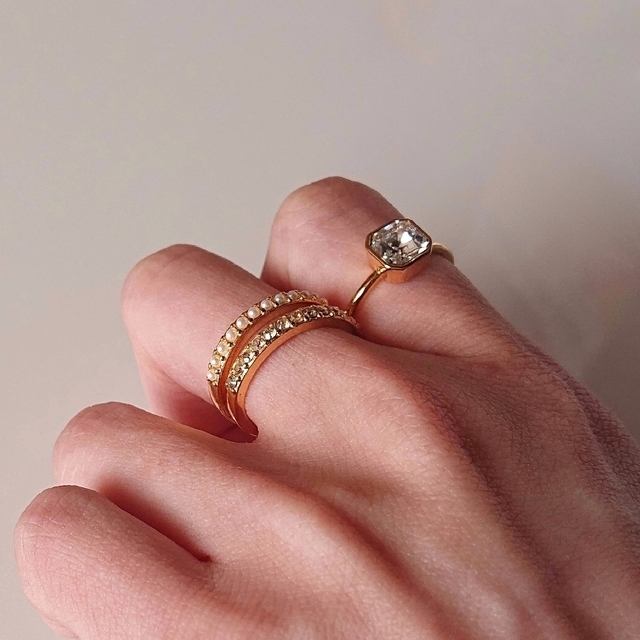 h09 SWAROVSKI gold ring 2set レディースのアクセサリー(リング(指輪))の商品写真