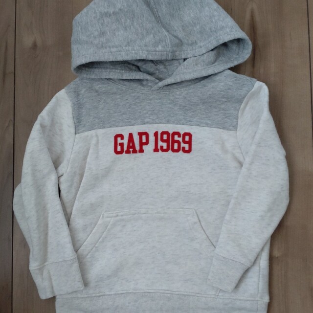 GAP(ギャップ)のGAPパーカー100cm キッズ/ベビー/マタニティのキッズ服男の子用(90cm~)(その他)の商品写真