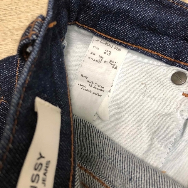 moussy(マウジー)のmoussy plain jeans straight slim 23 レディースのパンツ(デニム/ジーンズ)の商品写真