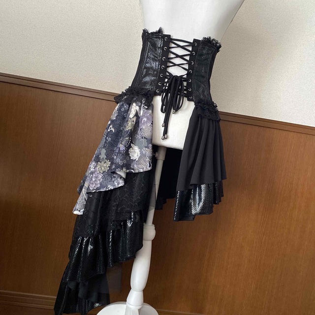 OZZON(オッズオン)のQutie Frash アシメコルセット キューティーフラッシュ レディースのスカート(ひざ丈スカート)の商品写真
