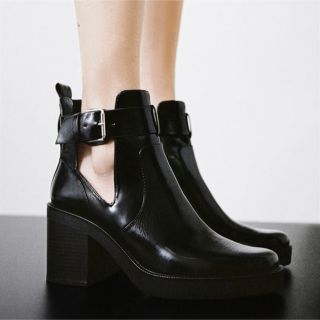 ザラ(ZARA)のZARA サイドベルトアンクルブーツ(ブーツ)