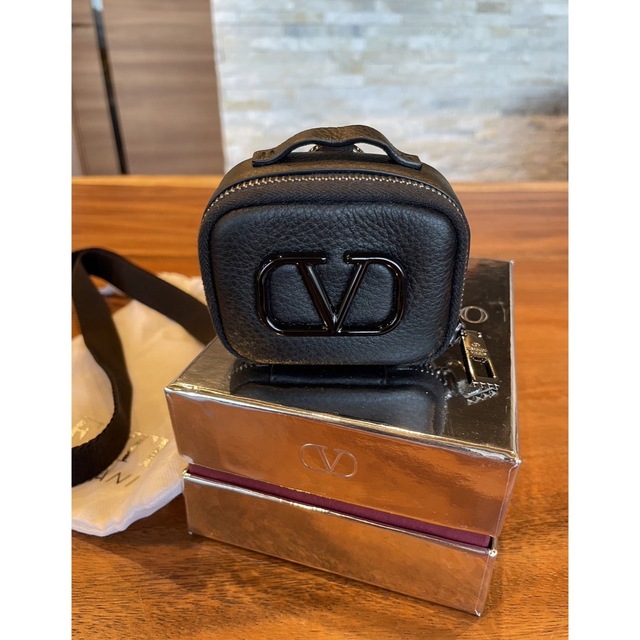 値下げ　ヴァレンティノ　VALENTINO バッグ　iPodケース