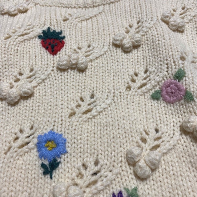 CHILD WOMAN(チャイルドウーマン)のCHILD WOMAN 刺繍　ニットセーター レディースのトップス(ニット/セーター)の商品写真