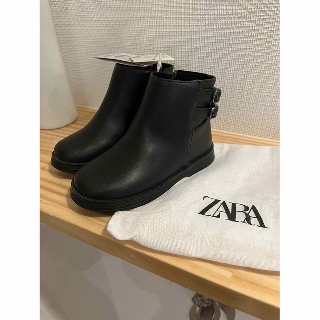 ZARA KIDS(ザラキッズ)のZARA キッズ　ベビー　ブーツ　新品未使用　2022年 キッズ/ベビー/マタニティのベビー靴/シューズ(~14cm)(ブーツ)の商品写真