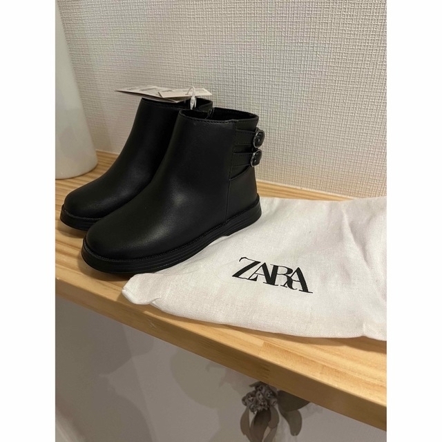 ZARA KIDS(ザラキッズ)のZARA キッズ　ベビー　ブーツ　新品未使用　2022年 キッズ/ベビー/マタニティのベビー靴/シューズ(~14cm)(ブーツ)の商品写真