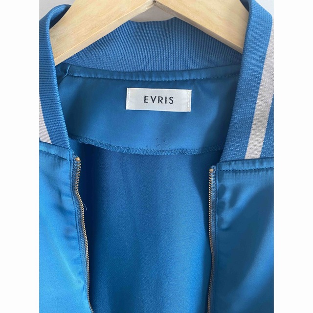 EVRIS(エヴリス)のEVRIS   ショート丈　ブルゾン　ワイドスリーブ レディースのジャケット/アウター(ブルゾン)の商品写真