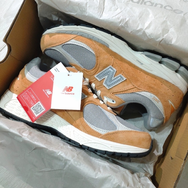 New Balance(ニューバランス)の定価以下 新品 ニューバランス M2002RHM ベージュ キャメル 992 メンズの靴/シューズ(スニーカー)の商品写真