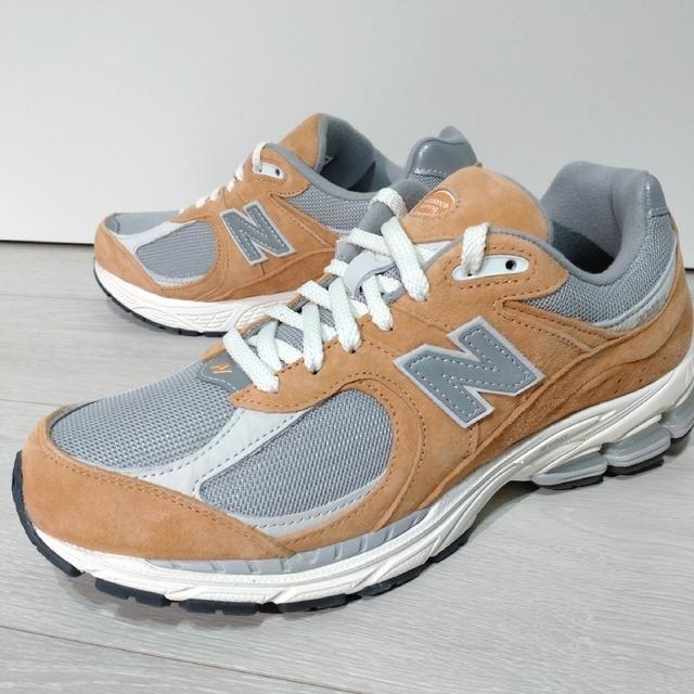 New Balance(ニューバランス)の定価以下 新品 ニューバランス M2002RHM ベージュ キャメル 992 メンズの靴/シューズ(スニーカー)の商品写真