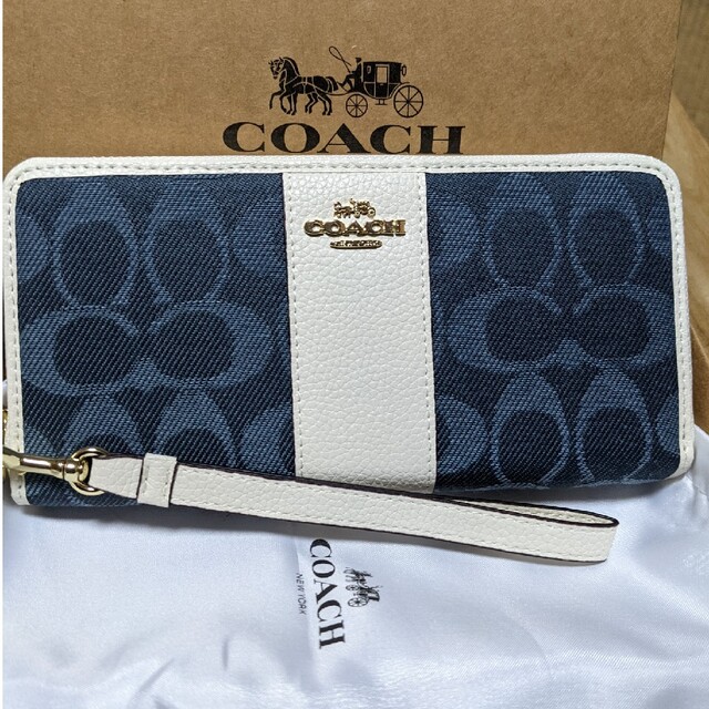 COACH  長財布　青系シグネチャー　白のワンポイント