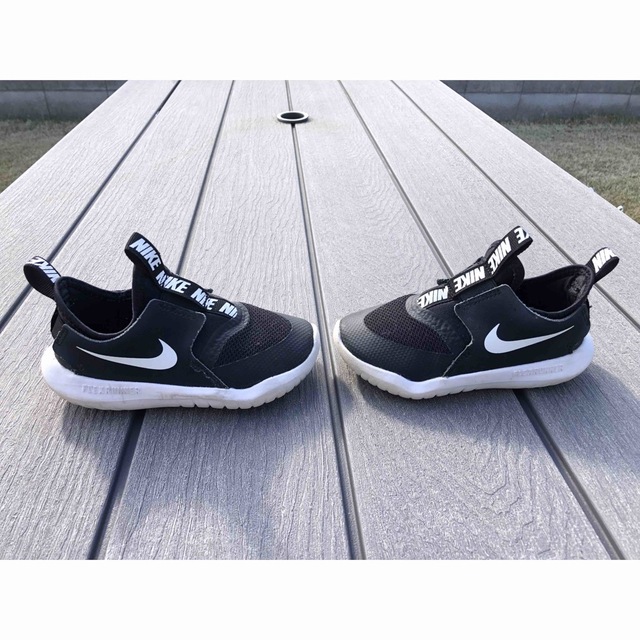 NIKE(ナイキ)のNIKE フレックスランナー　ブラック　15センチ キッズ/ベビー/マタニティのキッズ靴/シューズ(15cm~)(スニーカー)の商品写真