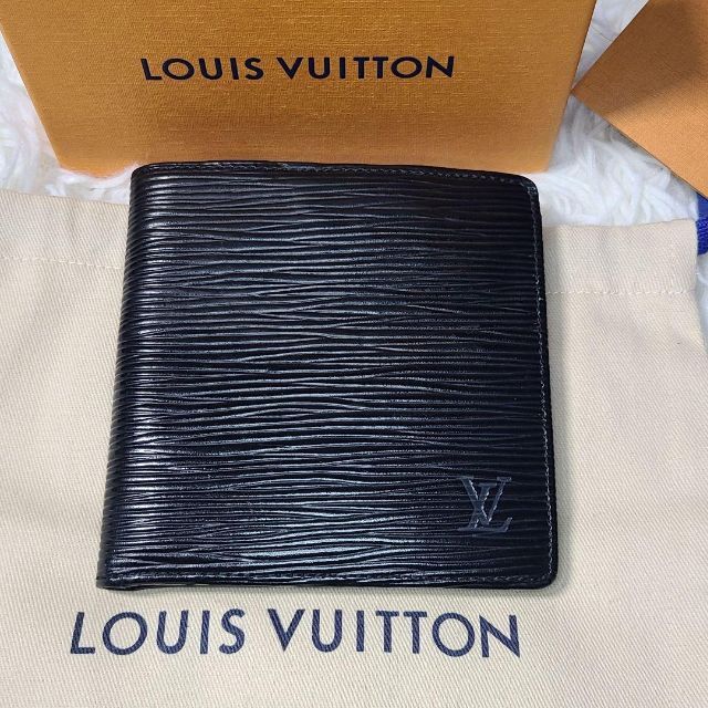 ルイヴィトン LOUIS VUITTON エピ　黒ブラック　二つ折り財布