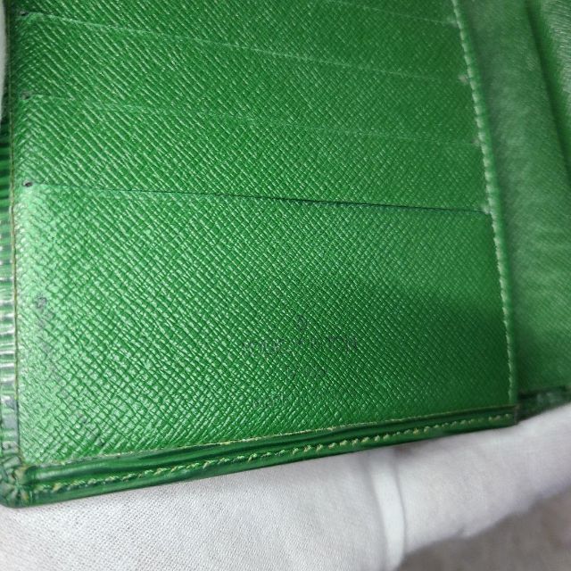ルイヴィトン LOUIS VUITTON エピ 緑グリーン 二つ折り財布 ボタン