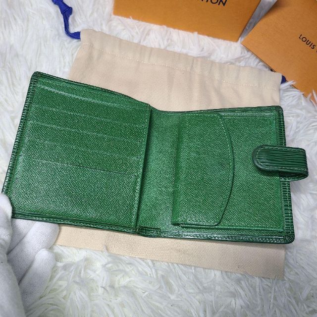 ルイヴィトン LOUIS VUITTON エピ 緑グリーン 二つ折り財布 ボタン