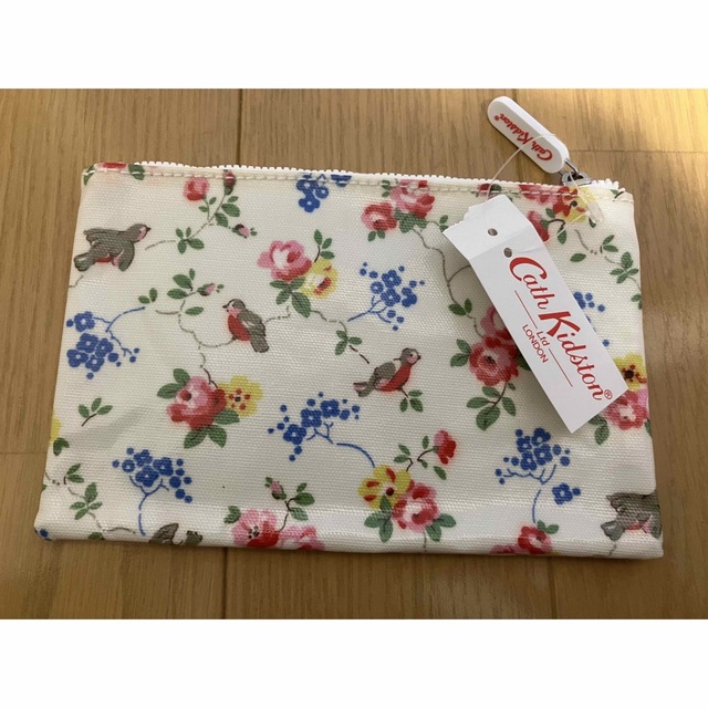 Cath Kidston(キャスキッドソン)の新品タグ付き　キャスキッドソン　ポーチ レディースのファッション小物(ポーチ)の商品写真