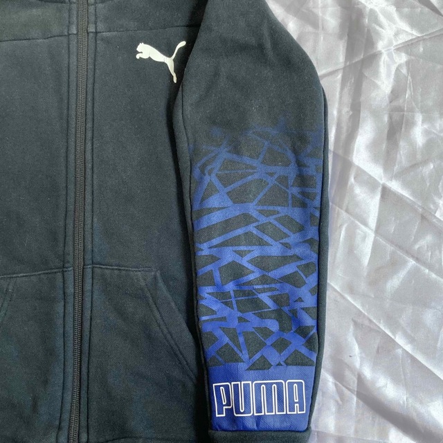 PUMA(プーマ)の中古品PUMAプーマフード付パーカー上着羽織130キッズ子ども黒 キッズ/ベビー/マタニティのキッズ服男の子用(90cm~)(ジャケット/上着)の商品写真