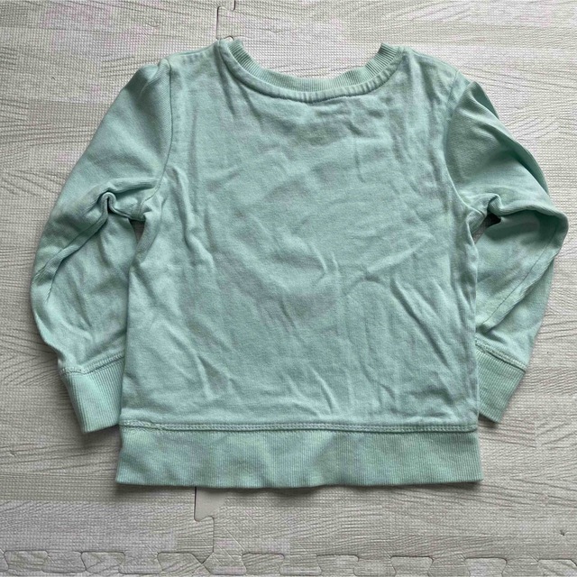 H&M(エイチアンドエム)のH&M サメプリントトレーナー　グリーン系　90 袖やや汚れあり キッズ/ベビー/マタニティのキッズ服男の子用(90cm~)(Tシャツ/カットソー)の商品写真