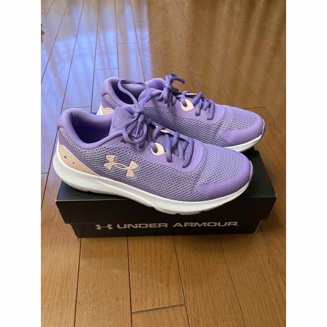 UNDER ARMOUR(アンダーアーマー)の値下げ‼️アンダーアーマー　24.5 ランニングシューズ　未使用 レディースの靴/シューズ(スニーカー)の商品写真