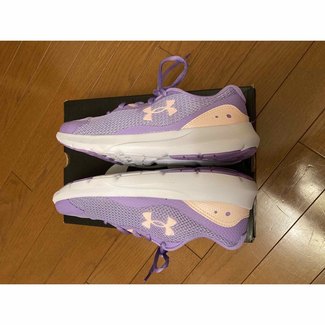 UNDER ARMOUR(アンダーアーマー)の値下げ‼️アンダーアーマー　24.5 ランニングシューズ　未使用 レディースの靴/シューズ(スニーカー)の商品写真