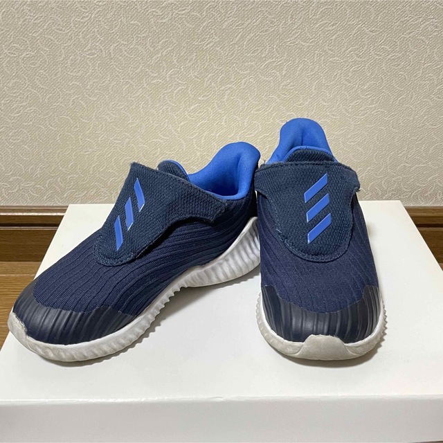 adidas(アディダス)のadidas スニーカー　16センチ キッズ/ベビー/マタニティのキッズ靴/シューズ(15cm~)(スニーカー)の商品写真