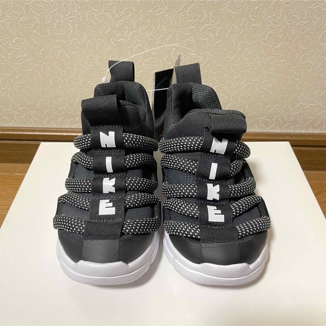 【新品】NIKE ノーヴィス スニーカー　18センチ