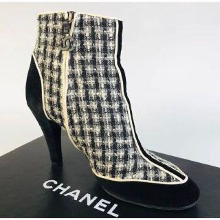 シャネル(CHANEL)の美品★CHANEL・ベロア切替 ツイード ココマーク ショートブーツ(39)(ブーティ)