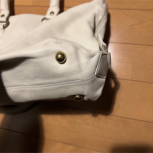 Vivienne Westwood(ヴィヴィアンウエストウッド)のヴィヴィアン　ホワイト　レザー　バッグ レディースのバッグ(ハンドバッグ)の商品写真