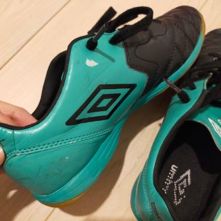 アンブロ(UMBRO)のUMBRO　フットサル　黒　緑(シューズ)