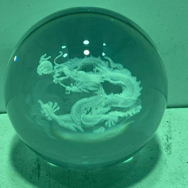 新品 水晶玉 風水 ドラゴン 龍 竜 水晶玉 浄化 占い 開運 玄関 癒し 綺麗 インテリア/住まい/日用品のインテリア小物(置物)の商品写真