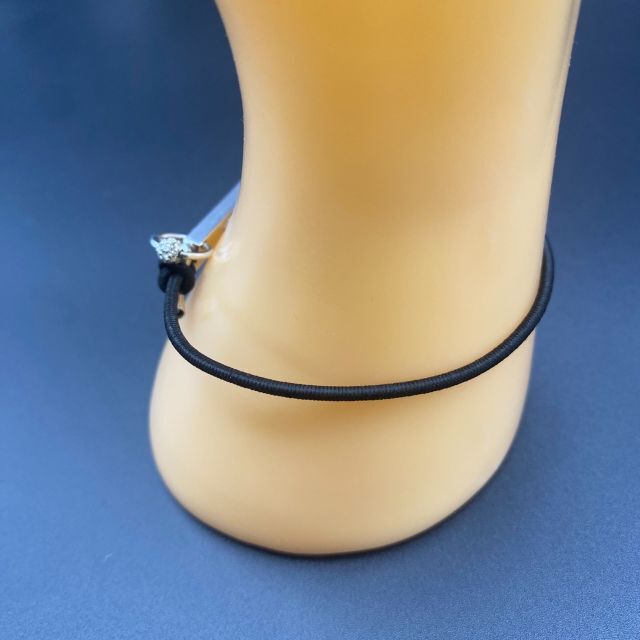 【箱付・美品】クリスチャンディオール ロゴ 黒 ストーン バンド ブレスレット
