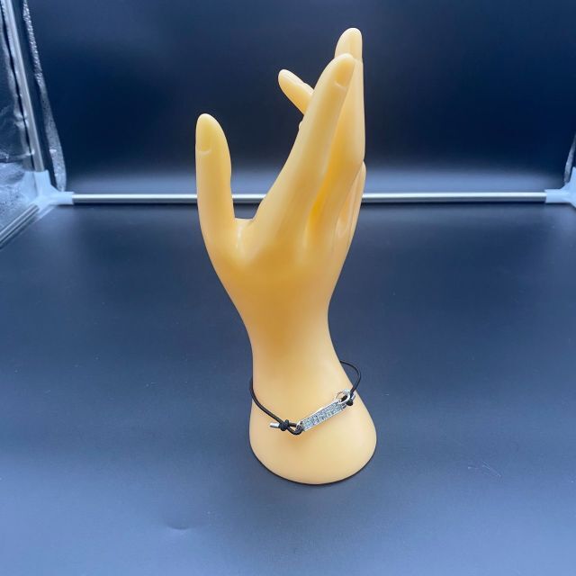 【箱付・美品】クリスチャンディオール ロゴ 黒 ストーン バンド ブレスレット