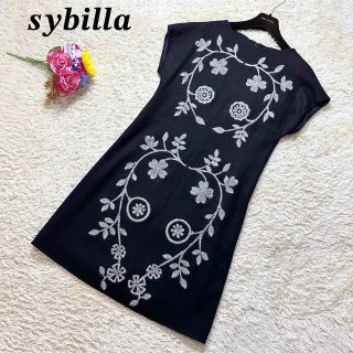 シビラ(Sybilla)の美品ꕤシビラ 刺繍デザインワンピース L ブラック ウール(ひざ丈ワンピース)