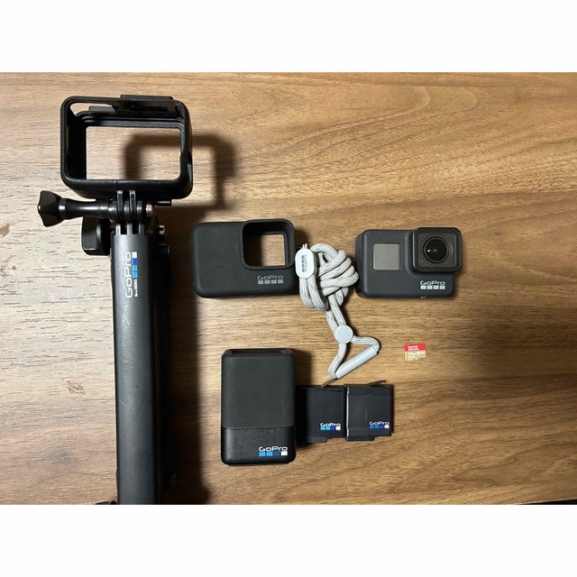 GoPro(ゴープロ)の土日限定価格！！GoProHERO7　SDカードあり（64GB）！！！ スマホ/家電/カメラのカメラ(コンパクトデジタルカメラ)の商品写真