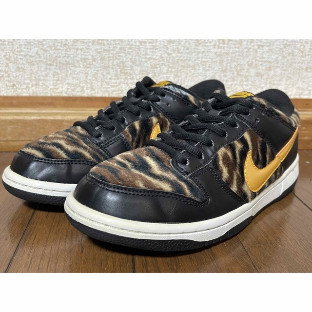 NIKE(ナイキ)のNIKE DUNK LOW GS "YEAR OF TIGER" 23.0cm  メンズの靴/シューズ(スニーカー)の商品写真