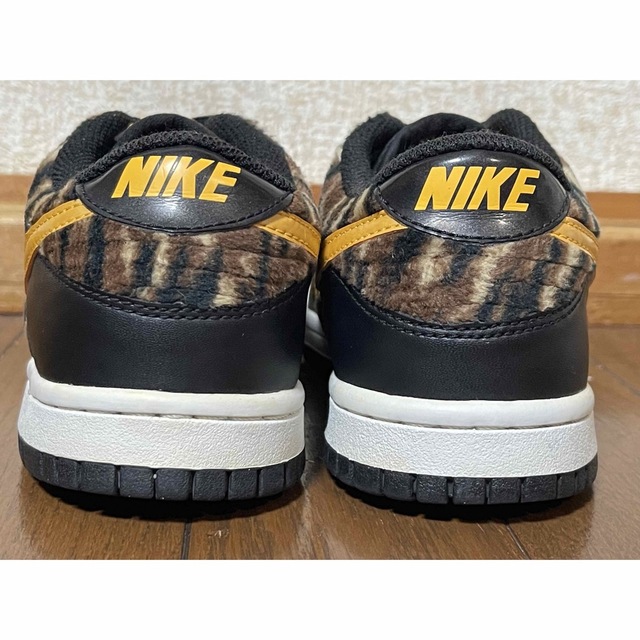 NIKE(ナイキ)のNIKE DUNK LOW GS "YEAR OF TIGER" 23.0cm  メンズの靴/シューズ(スニーカー)の商品写真