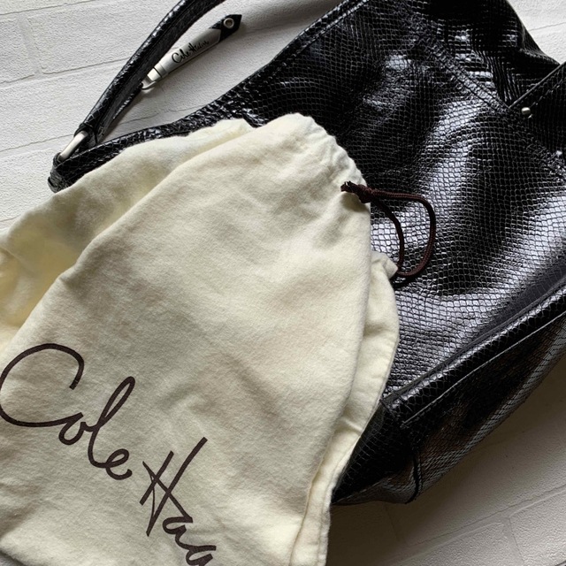 Cole Haan(コールハーン)のコールハン　ショルダーバック　ブラックレザー（送料込み） レディースのバッグ(ショルダーバッグ)の商品写真