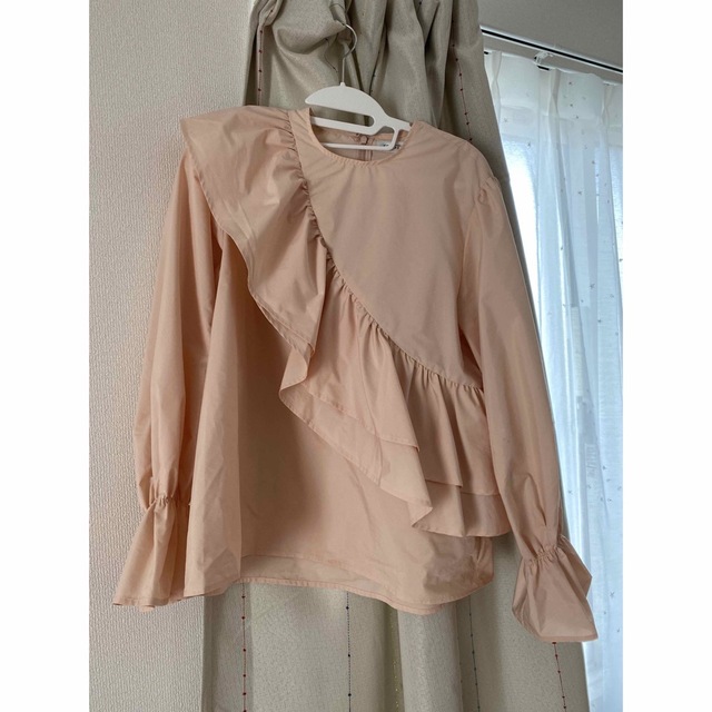 Adam et Rope'(アダムエロぺ)のclastellar ROUND FRILL BLOUSE ♡ レディースのトップス(シャツ/ブラウス(長袖/七分))の商品写真