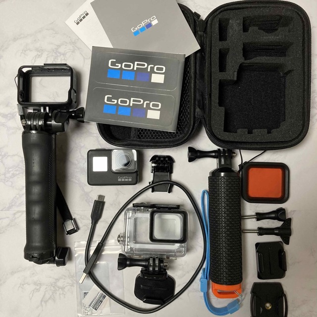 GoPro(ゴープロ)の【Tron様専用】GoPro HERO7 BLACK 正規品(装備品多数おまけ付 スマホ/家電/カメラのカメラ(ビデオカメラ)の商品写真