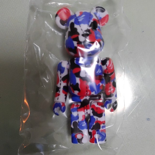 MEDICOM TOY(メディコムトイ)のベアブリック100%Ａ BATHING APE エンタメ/ホビーのおもちゃ/ぬいぐるみ(キャラクターグッズ)の商品写真