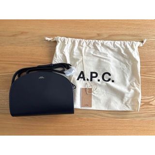 アーペーセー(A.P.C)のA.P.C. ハーフムーン バッグ ダークネイビー ショルダーバッグ apc(ショルダーバッグ)