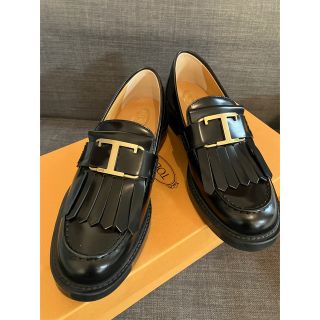 トッズ(TOD'S)のTOD'Sトッズローファー　ブラック(ローファー/革靴)